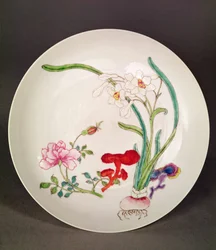 磁器皿、ファミール薔薇飾り、永正時代（1723-35）